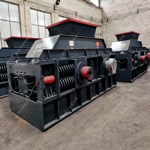 半自動大型對輥制砂機發貨 2PG1208制砂機設備發往廣東