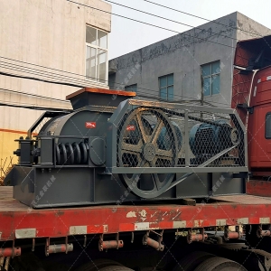 2pgc小型雙齒輥破碎機發貨圖片_發往四川攀枝花_粉碎焦炭