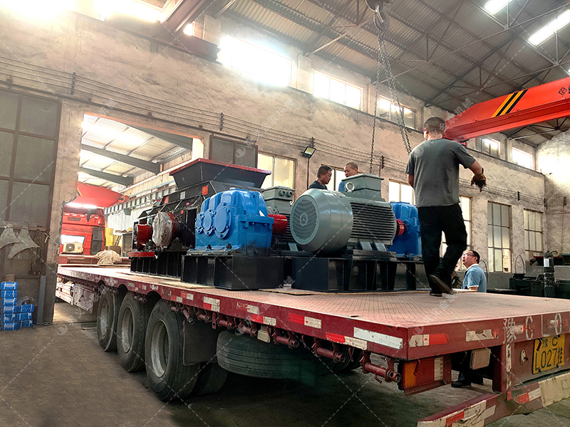 2PGY1007型全自動液壓對輥破碎機發往河北