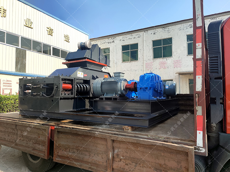 單臺2PG800x600中型對輥破碎機發貨 破碎石英砂