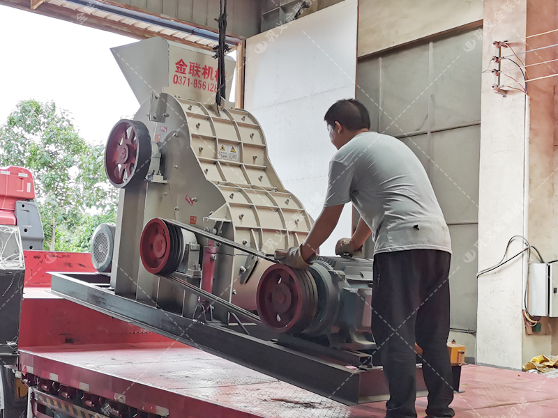 800x800中型雙級粉碎機設備發貨圖片