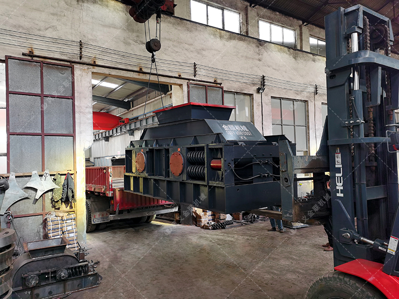 2PG1510型對輥式制砂機 大型制砂機發往湖北