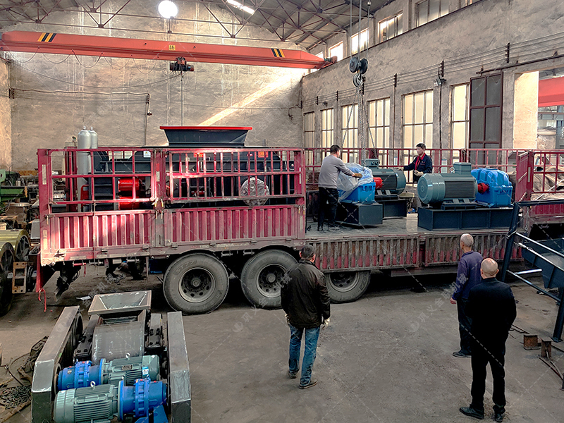 2PG1500x1000大型液壓對輥破碎機第二臺發往云南昆明