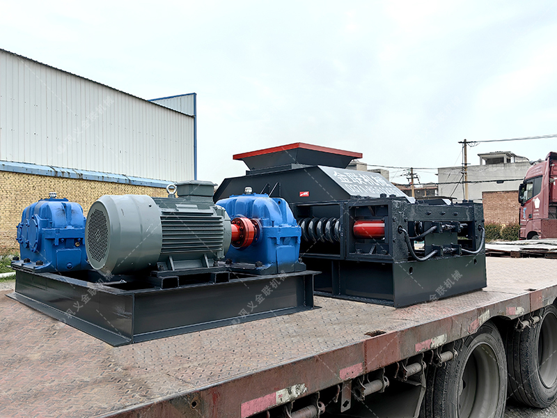 800x600型對輥破碎機發貨 破碎河卵石