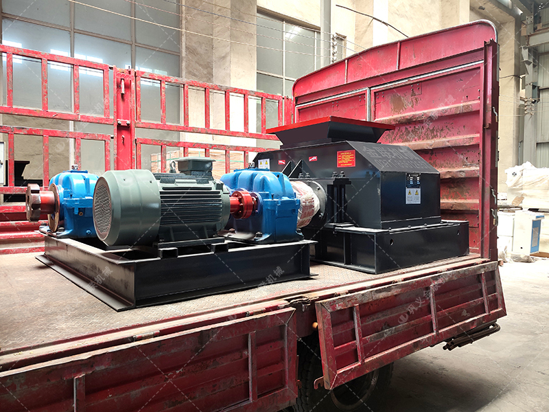 800x600型對輥破碎機發貨 破碎河卵石