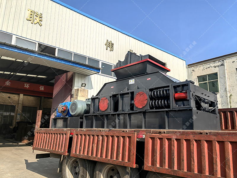1200x800大型液壓直聯對輥破碎機發往河南