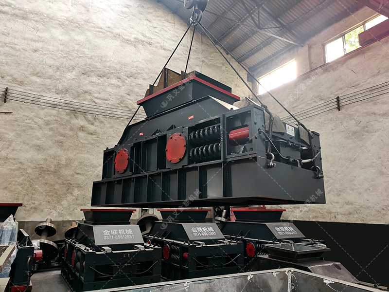 2PG1000X700連軸式對輥破碎機(jī)發(fā)貨圖片_發(fā)往廣東湛江_玄武巖制砂 2PG1000X700連軸式對輥破碎機(jī)發(fā)貨圖片_發(fā)往廣東湛江_玄武巖制砂