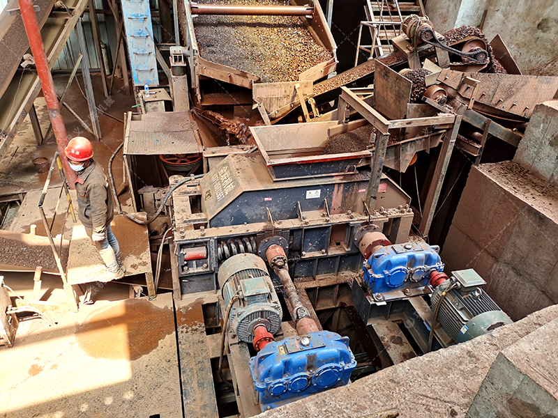 對輥制砂機從破碎到成品砂的生產(chǎn)過程是什么樣的？