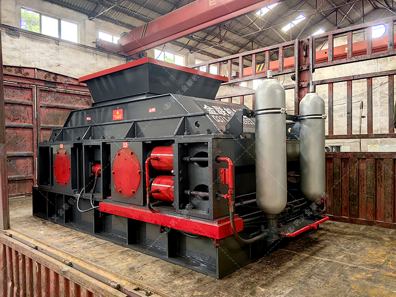 大型液壓對輥制砂機(jī)規(guī)格型號(hào)及技術(shù)參數(shù)簡介 大型液壓對輥制砂機(jī)規(guī)格型號(hào)及技術(shù)參數(shù)簡介