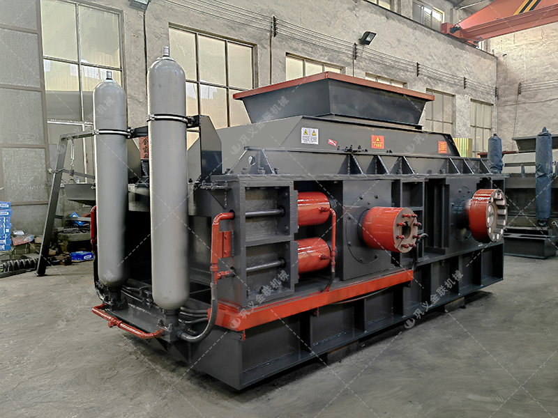 大型液壓對輥制砂機(jī)規(guī)格型號(hào)及技術(shù)參數(shù)簡介 大型液壓對輥制砂機(jī)規(guī)格型號(hào)及技術(shù)參數(shù)簡介